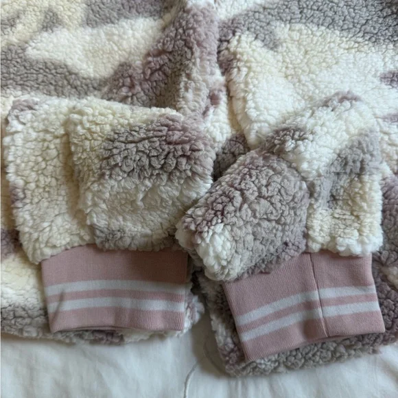 Cozy Camouflage Sherpa Joggers Women’s size medium - Picture 2 of 5